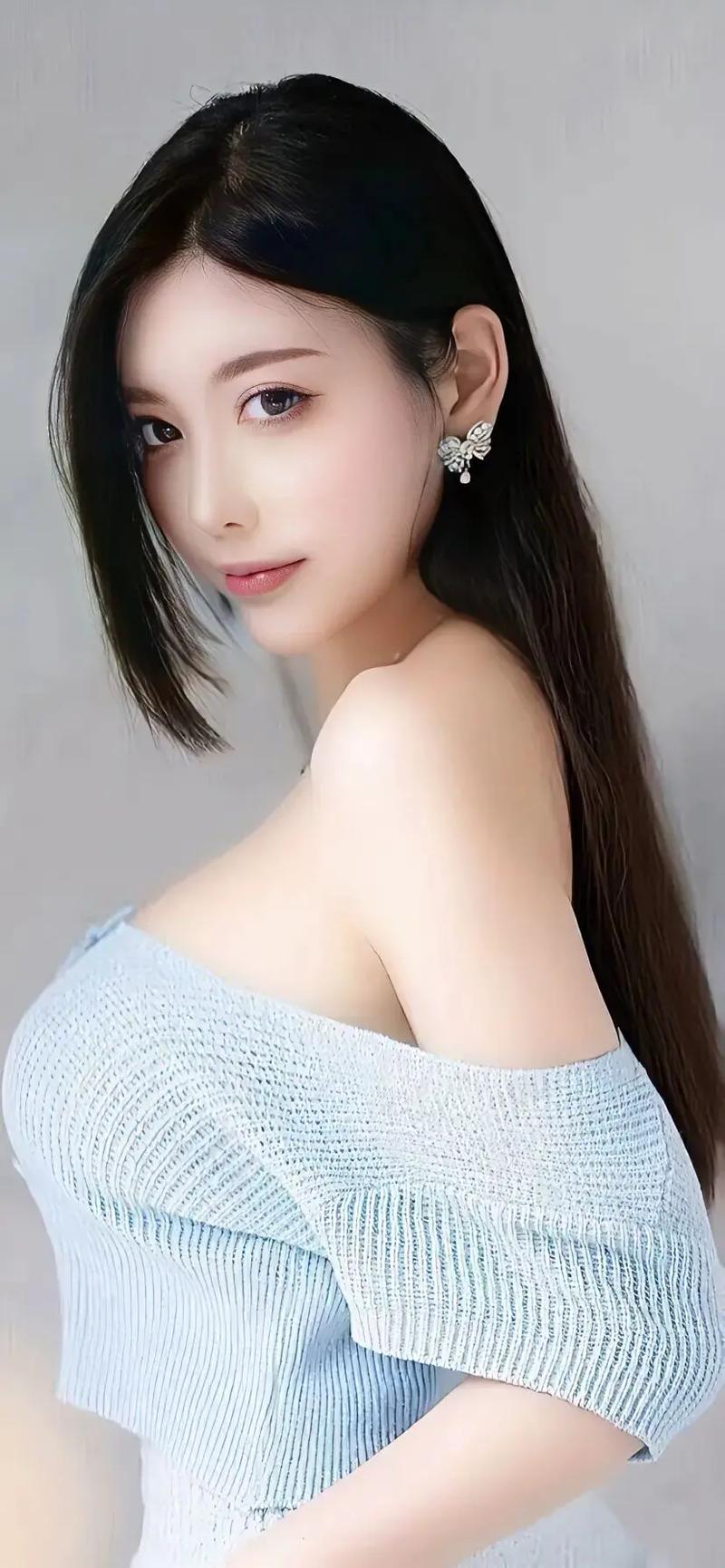 了内裤打开腿让男人戳爱游戏爱体育美女脱(图1)