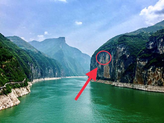 家冒死进入揭开一个埋藏2300多年的秘密ayx爱游戏app三峡绝壁惊现黄金洞专(图13)