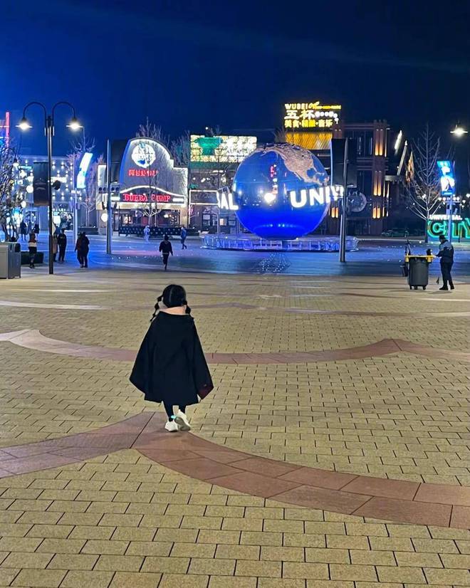 庭日常女儿小月可爱造型引发热议！爱游戏app最新登录入口颖儿晒家(图6)