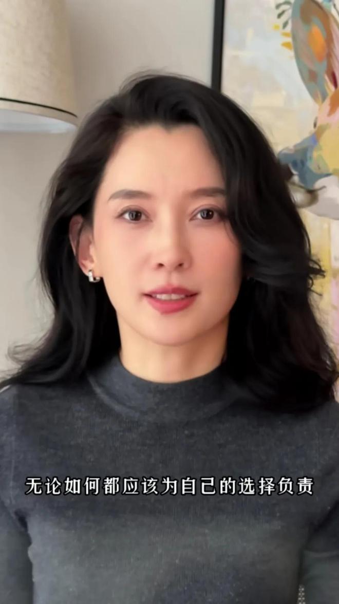 片才明白她为何要牙齿矫正了判若两人爱游戏app森林北旧照被扒看完照(图3)