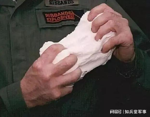 军士兵竟然会把炸药当口香糖来咀嚼爱游戏(ayx)不可思议战争中美