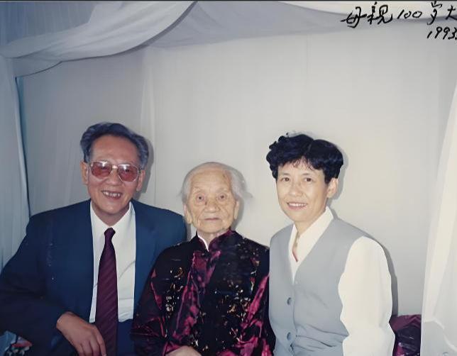 世：32岁被密召进京此后30年再没回过家爱游戏ayx网站中国核潜艇之父黄旭华逝(图3)
