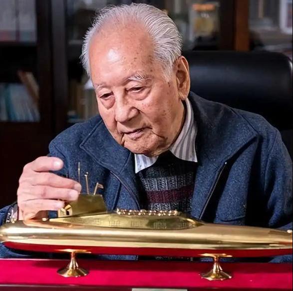 世：32岁被密召进京此后30年再没回过家爱游戏ayx网站中国核潜艇之父黄旭华逝(图4)