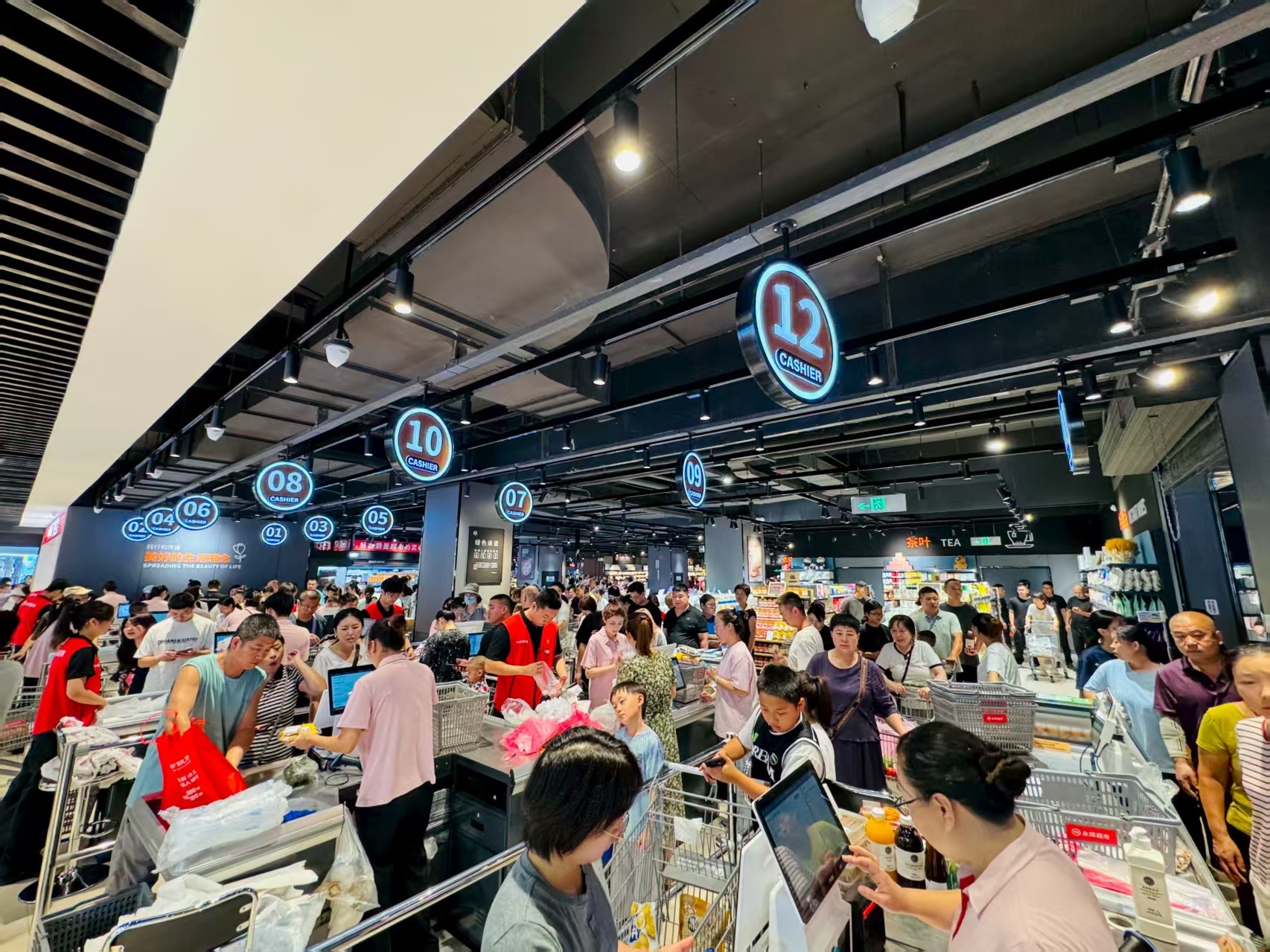 式调改店开业 全国“胖永辉”达144家爱游戏(ayx)永辉天津武清胖东来模(图2) 式调改店开业 全国“胖永辉”达144家爱游戏(ayx)永辉天津武清胖东来模(图2)